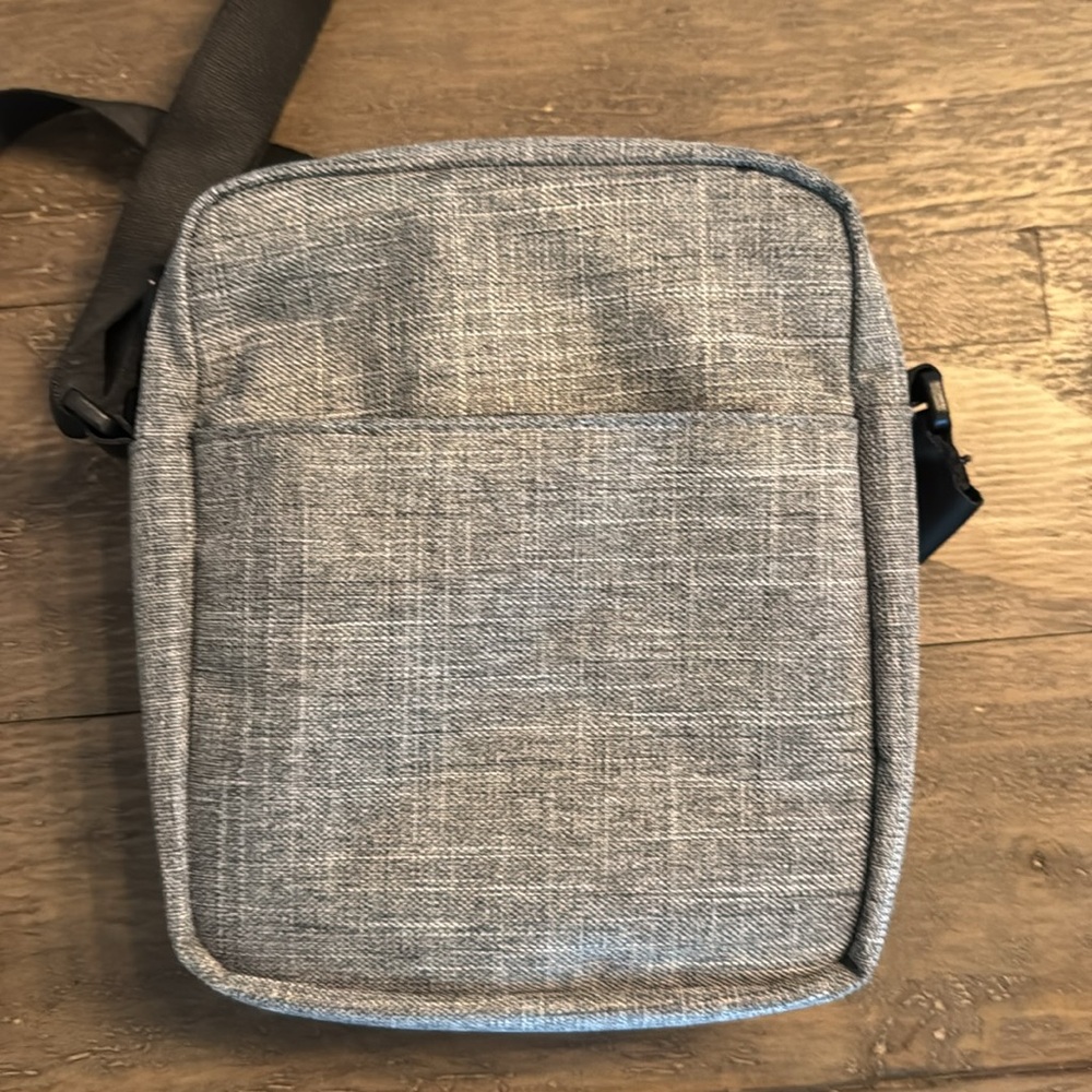 Herschel Crossbody Bag Crosshatch Grey Heather - Picture 4 of 9